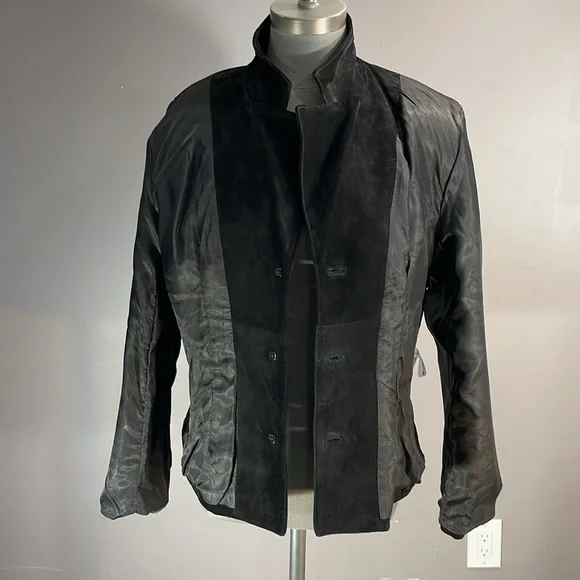 Large Danier suede leather classic black blazer. Quality staple piece. Canadian - Picture 11 of 17